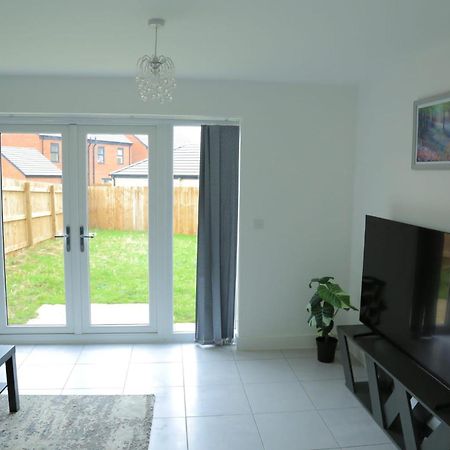 Beautiful New Family Home Leeds  Buitenkant foto