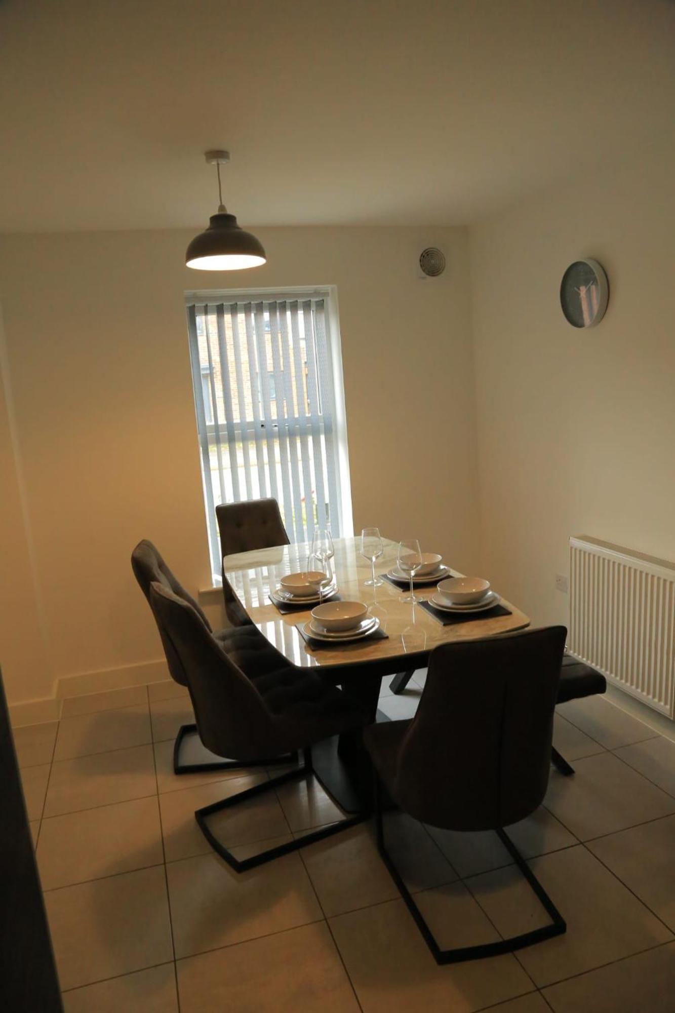 Beautiful New Family Home Leeds  Buitenkant foto
